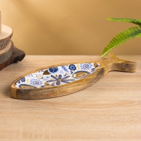 Блюдо в форме рыбки "Васильки" дерево манго 32х11,5х2 см