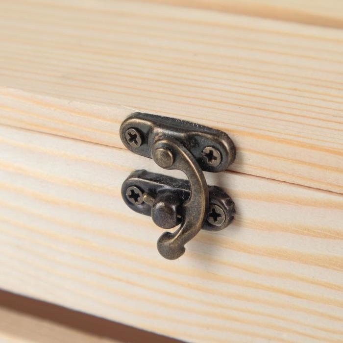 Ящик деревянный 30&times;20&times;10 см подарочный с реечной крышкой на петельках с замком