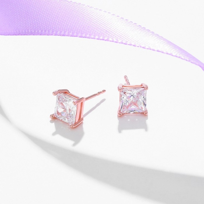 Серьги со стразами XUPING пусеты, квадрат, цвет белый в розовом золоте Серьги со стразами XUPING пусеты, квадрат, цвет белый в розовом золоте