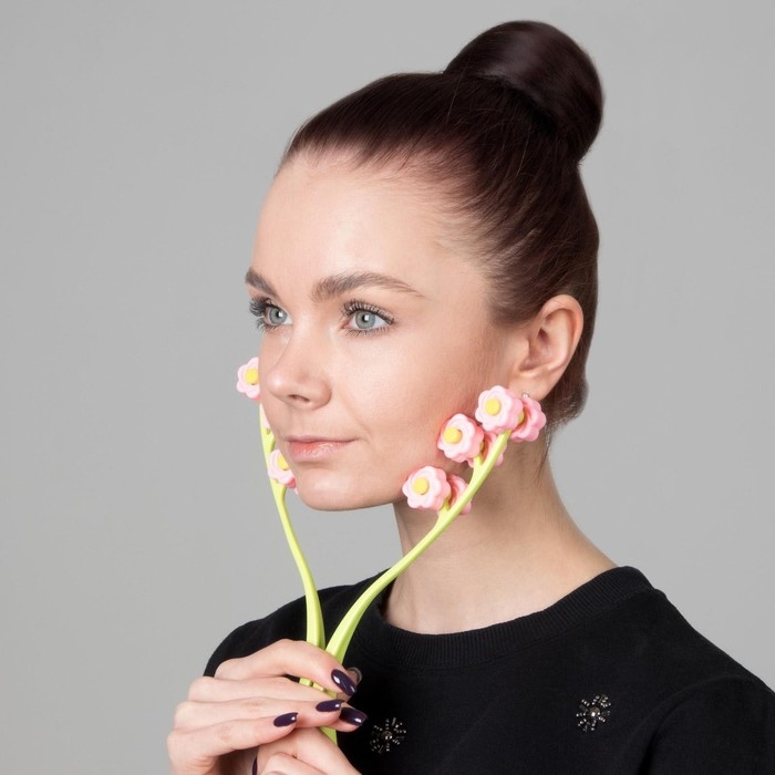 Массажёр для лица &laquo;Букет&raquo;, 22,5 &times; 6,5 &times; 3,5 см, 12 роликов, цвет МИКС