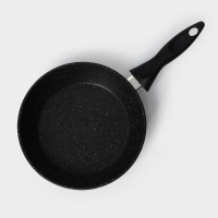 Сковорода &laquo;Алёна&raquo;, d=20 см, пластиковая ручка, антипригарное покрытие, цвет чёрный