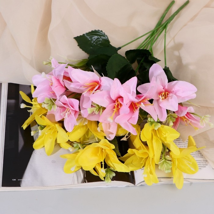 Букет Букет "Фрезия галант" 6х34 см, микс