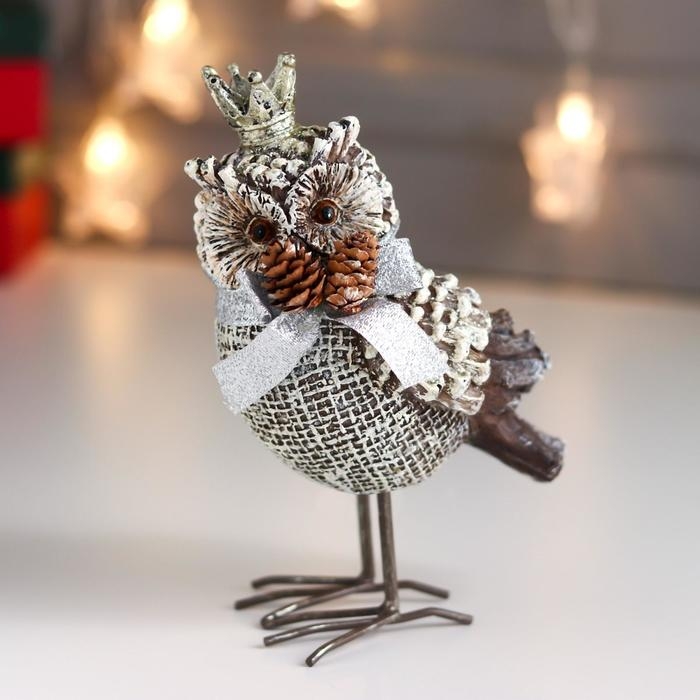 Сувенир полистоун "Филин в короне, с бантом и шишками" 15,5х8х10,5 см