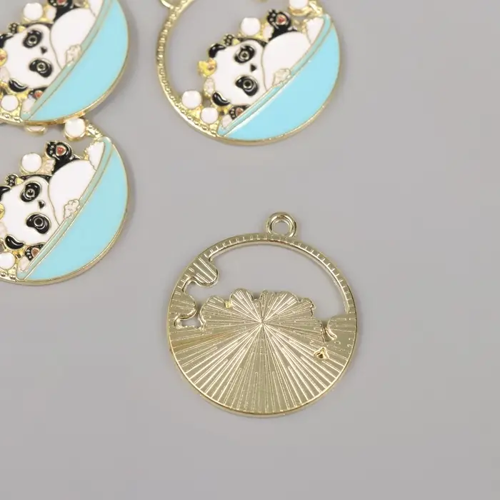 Декор для творчества металл, эмаль "Пандочка в ванной" 2,8х2,5 см