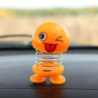 Смайл на пружинке, на панель в авто, подмигивает, желтый Смайл на пружинке, на панель в авто, подмигивает, желтый