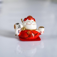 Сувенир керамика "Манэки-нэко в головном уборе, на коврике" набор 5 шт 4,2х5,2х3,5 см Сувенир керамика "Манэки-нэко в головном уборе, на коврике" набор 5 шт 4,2х5,2х3,5 см