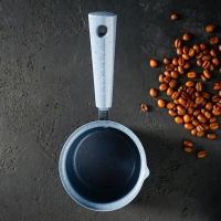 Турка Доляна &laquo;Мрамор грэй&raquo;, 450 мл, d=9 см, 20&times;9&times;14 см, пластиковая ручка, антипригарное покрытие, индукция, цвет серый