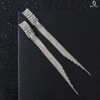 Серьги висячие со стразами &laquo;Голливуд&raquo; прямой ряд, цвет белый в серебре, 7 см