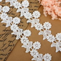 Кружево гипюровое, 50 мм &times; 14 &plusmn; 1 м, цвет белый