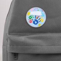 Значок пластиковый, с вставкой &laquo;Разноцветные ладошки&raquo;, d=5 см