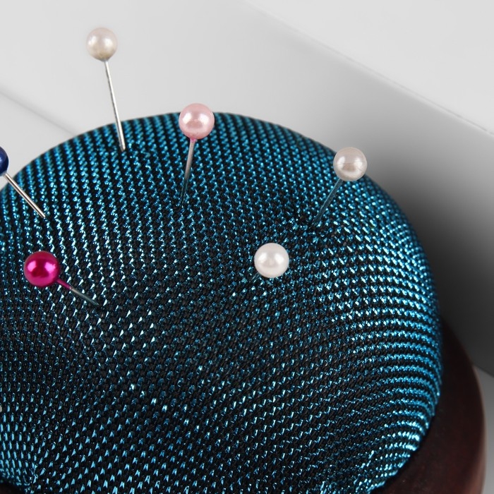 Игольница &laquo;Круг&raquo;, на деревянной подложке, d = 7 см, цвет МИКС