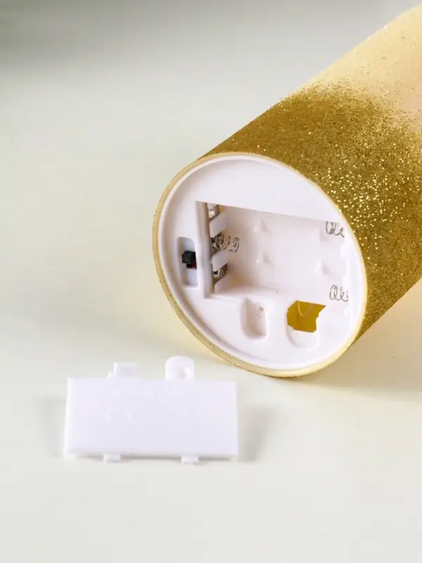 Светодиодная свеча LED RISALUX &laquo;Блёстки&raquo; 3хAAA золото 7,5х7,5х15 см