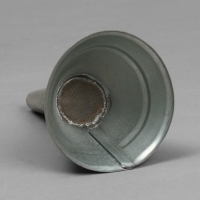 Воронка, d = 9.5 см, для бензоинструмента и триммеров, малая, металл