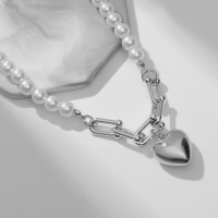 Колье с жемчугом &laquo;Сердце&raquo;, цвет белый в серебре, 37 см