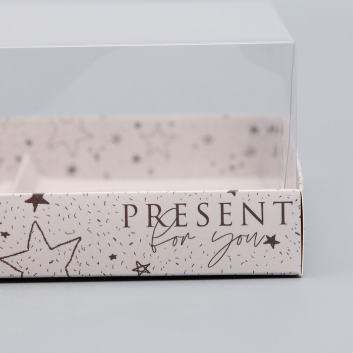 Коробка кондитерская для муссовых пирожных &laquo;Present for you&raquo;, 17.8 х 17.8 х 6.5 см