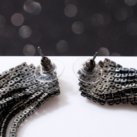 Серьги висячие со стразами &laquo;Водопад&raquo; домик, цвет чёрный в сером металле,10см