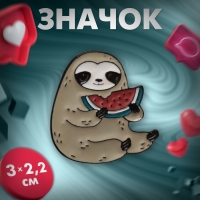 Значок &laquo;Ленивец&raquo; с арбузом, цветной в чёрном металле