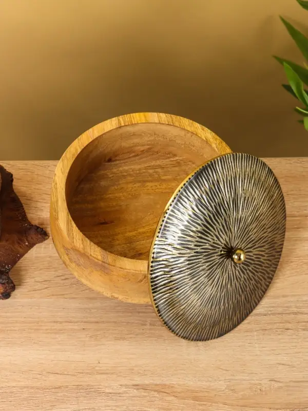 Конфетница с крышкой "Щербет" алюминиевая с манговым деревом 19х19х12 см