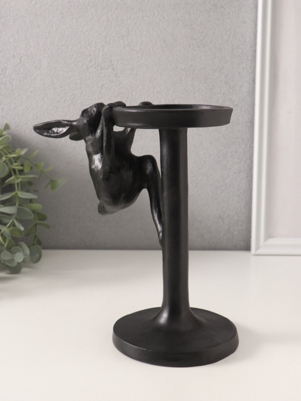 Подсвечник полистоун на 1 свечу "Мартовский заяц" чёрный 20х10,5х19,5 см