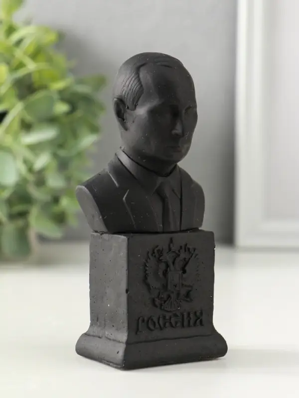 Бюст В.В.Путина, 18х12 см , графит