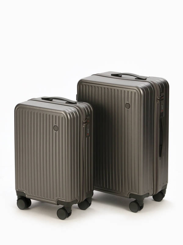 Чемодан 20", PС, 34*22*56, отд на молнии, код замок, 4 колеса, т. серый