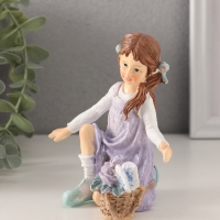 Сувенир полистоун "Девочка в сиреневом сарафане с корзинкой цветов" 11х6,5х12 см