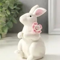 Сувенир керамика "Зайка с цветком" белый 4,5х8х11,8 см