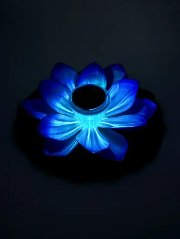 Садовый светильник для водоемов 28 х 28 х 9 см на солнечной бат-е "Лотос" фиол-ый N010