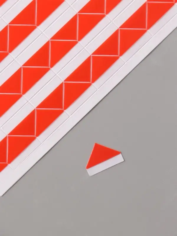 Набор уголков с кармашком для фотографий 102 уголка "Красные" 10,3х14,8 см