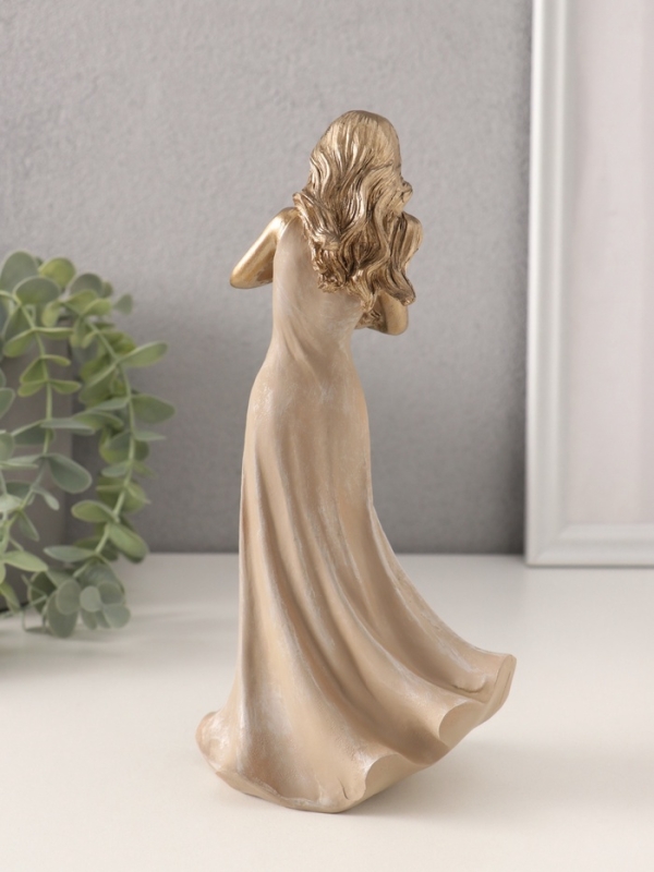 Сувенир полистоун "Девушка с щенком на руках" 11х7,5х22,5 см