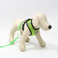 Шлейка дышащая с поводком и светоотражающей нашивкой, M, ОШ 33, ОГ 32-43, зеленая