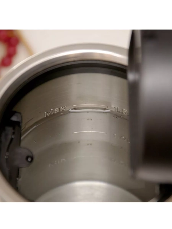 Электрический чайник Majestuo KI883D10, объем 1.5 л