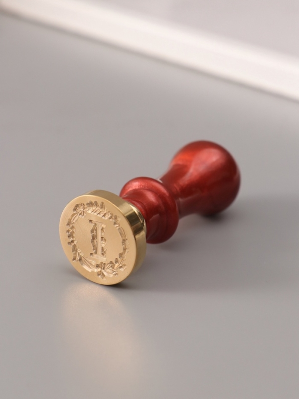 Печать для сургуча с пластиковой ручкой "Венок с буквой I" 2,5х2,5х6,3 см