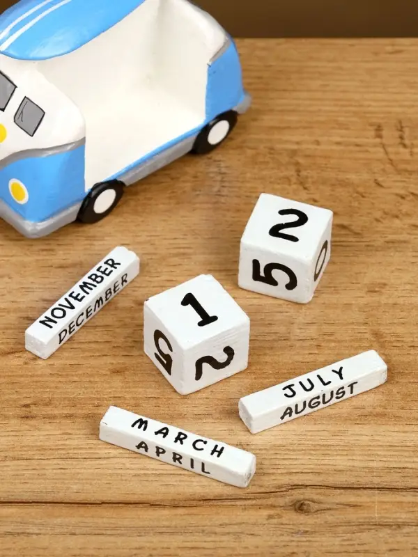 Календарь настольный "Микроавтобус" дерево 10х5х7 см, цв. синий