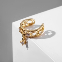 Серьга &laquo;Кафф&raquo; яркая классика, цвет белый в золоте