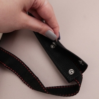 Накладки на ручку для сумки, на кнопках, 13 × 9 см, 2 шт, цвет чёрный Накладки на ручку для сумки, на кнопках, 13 × 9 см, 2 шт, цвет чёрный