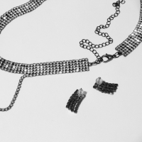 Набор 2 предмета: серьги, чокер &laquo;Лёд&raquo; 4 ряда, цвет белый в сером металле, 44,5 см