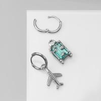 Серьги эмаль &laquo;Брелок&raquo; самолет и чемодан, цвет голубой в серебре