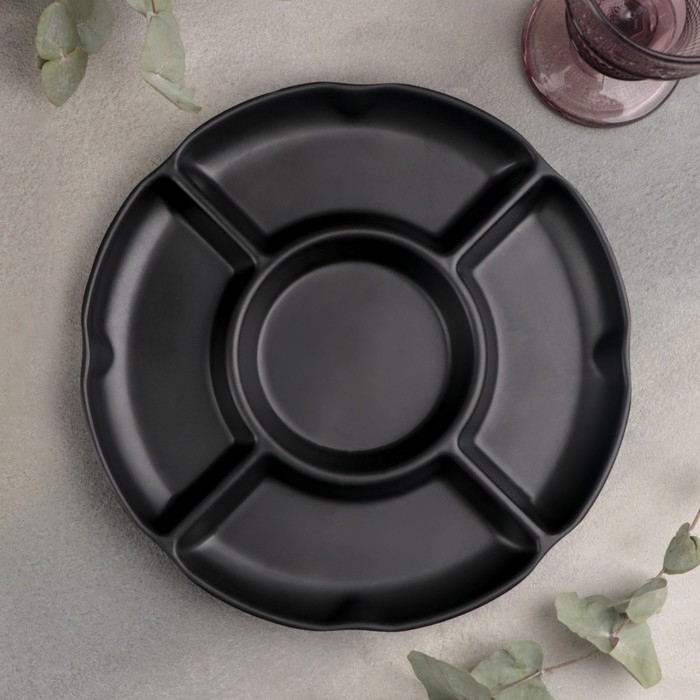 Менажница &laquo;Чёрный Восток&raquo;, 25&times;25&times;2,5 см, диаметр центрального отсека 11 см, цвет чёрный