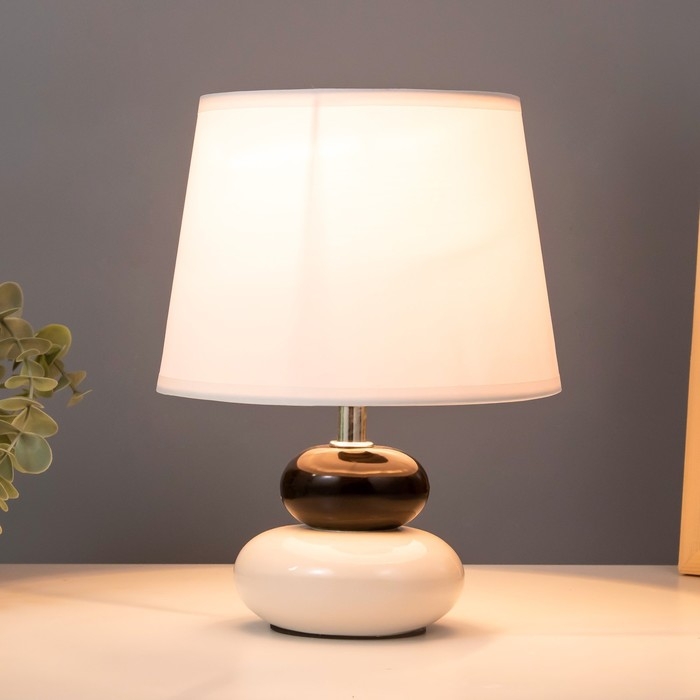 Настольная лампа "Баланс" Е14 40Вт бело-черный 17,5х17,5х23 см RISALUX