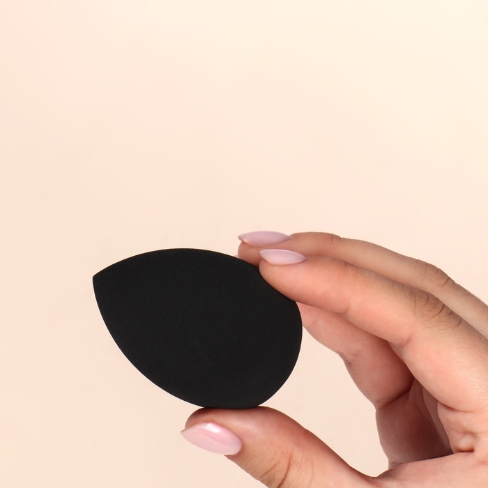 Спонж для макияжа &laquo;Капля&raquo;, 6 &times; 4 см, увеличивается при намокании, в футляре, цвет чёрный