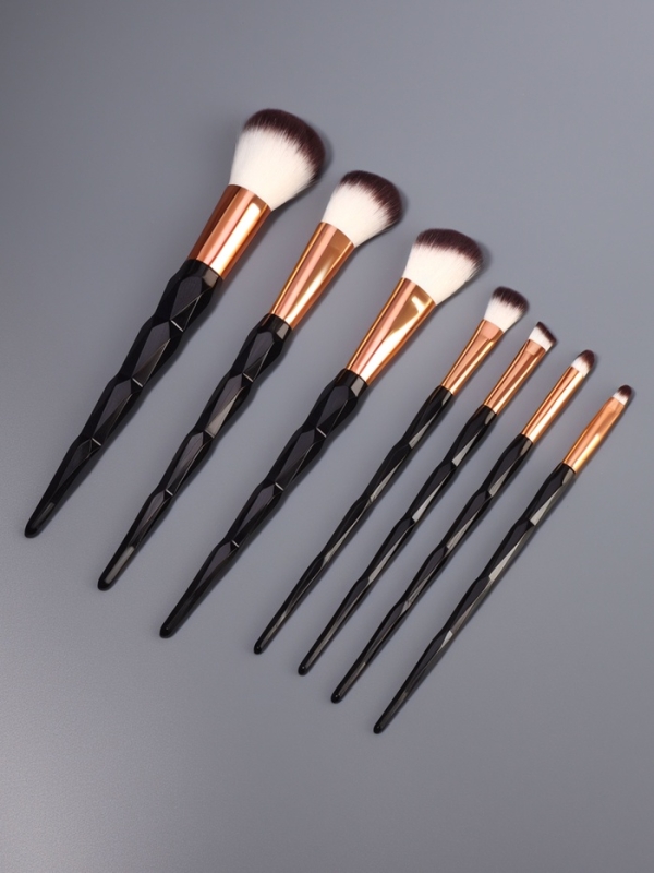 Набор кистей д/макияжа 7шт 20см нейло/пластик черный пакет QF