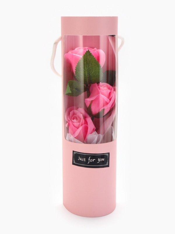Букет из трех мыльных розовых роз в колбе.
