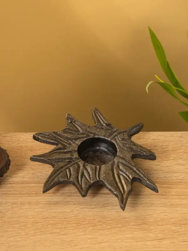 Подсвечник для чайной свечи "Кленовый лист" алюминий 14х14х2 см