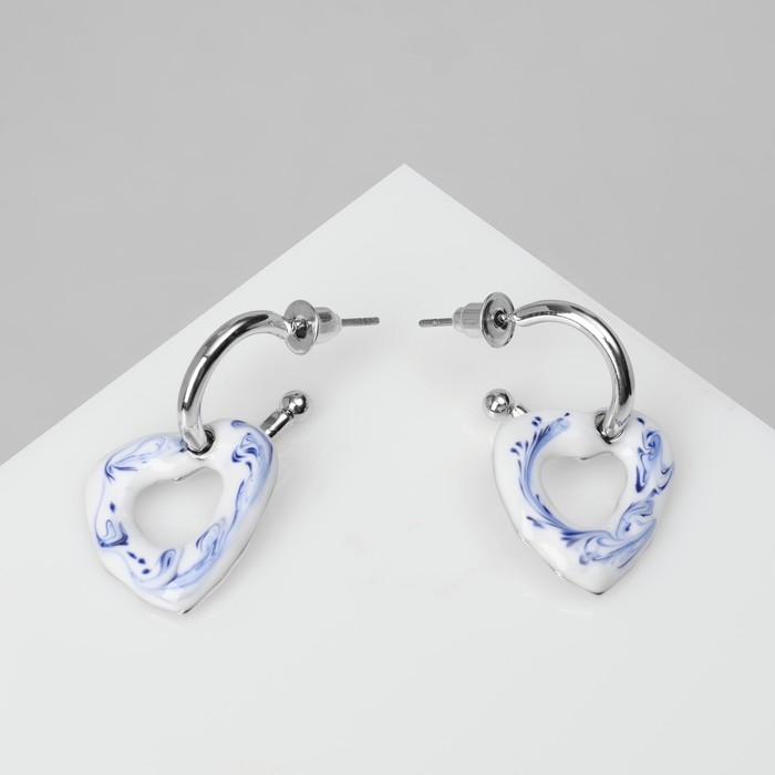 Серьги эмаль &laquo;Сердце&raquo; разводы, цвет бело-синий в серебре