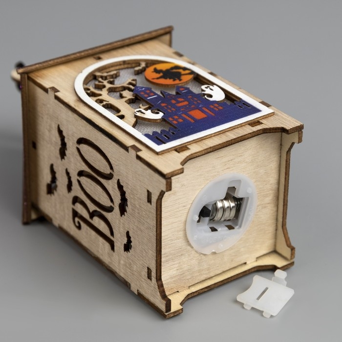 Светодиодная подвеска &laquo;Бежевая башня призраков&raquo; 6.5 &times; 17.5 &times; 6.5 см, пластик, батарейки LR1130х3 (в комплекте), свечение тёплое белое