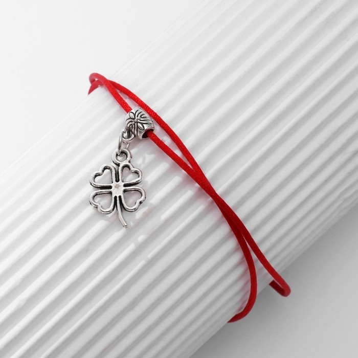 Браслет-оберег &laquo;Красная нить&raquo; на удачу, клевер контурный, цвет серебро, 23 см