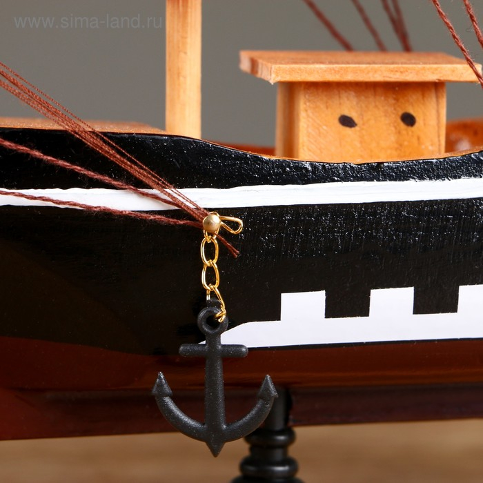 Корабль сувенирный средний &laquo;Флора&raquo;, борта чёрные с белой полосой, паруса алые, 32х6,5х31 см