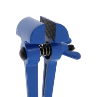 Тиски-струбцина ТУНДРА, ручные, чугун, раскрытие до 30 мм, ширина губок 50 мм Тиски-струбцина ТУНДРА, ручные, чугун, раскрытие до 30 мм, ширина губок 50 мм