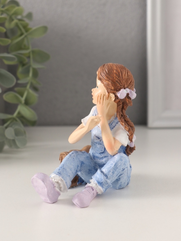 Сувенир полистоун "Малышка в джинсовом комбинезоне с сумкой-портфелем" 11х6,5х12 см